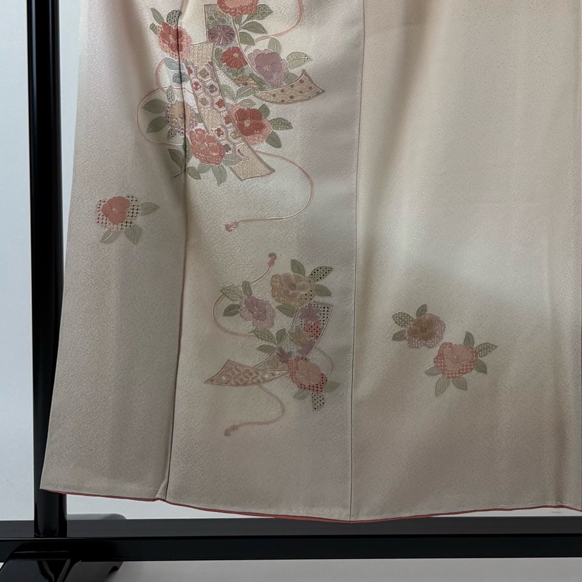 美品】 付下げ 身丈154cm 裄丈62cm S 袷 短冊 草花 刺繍 ぼかし 薄