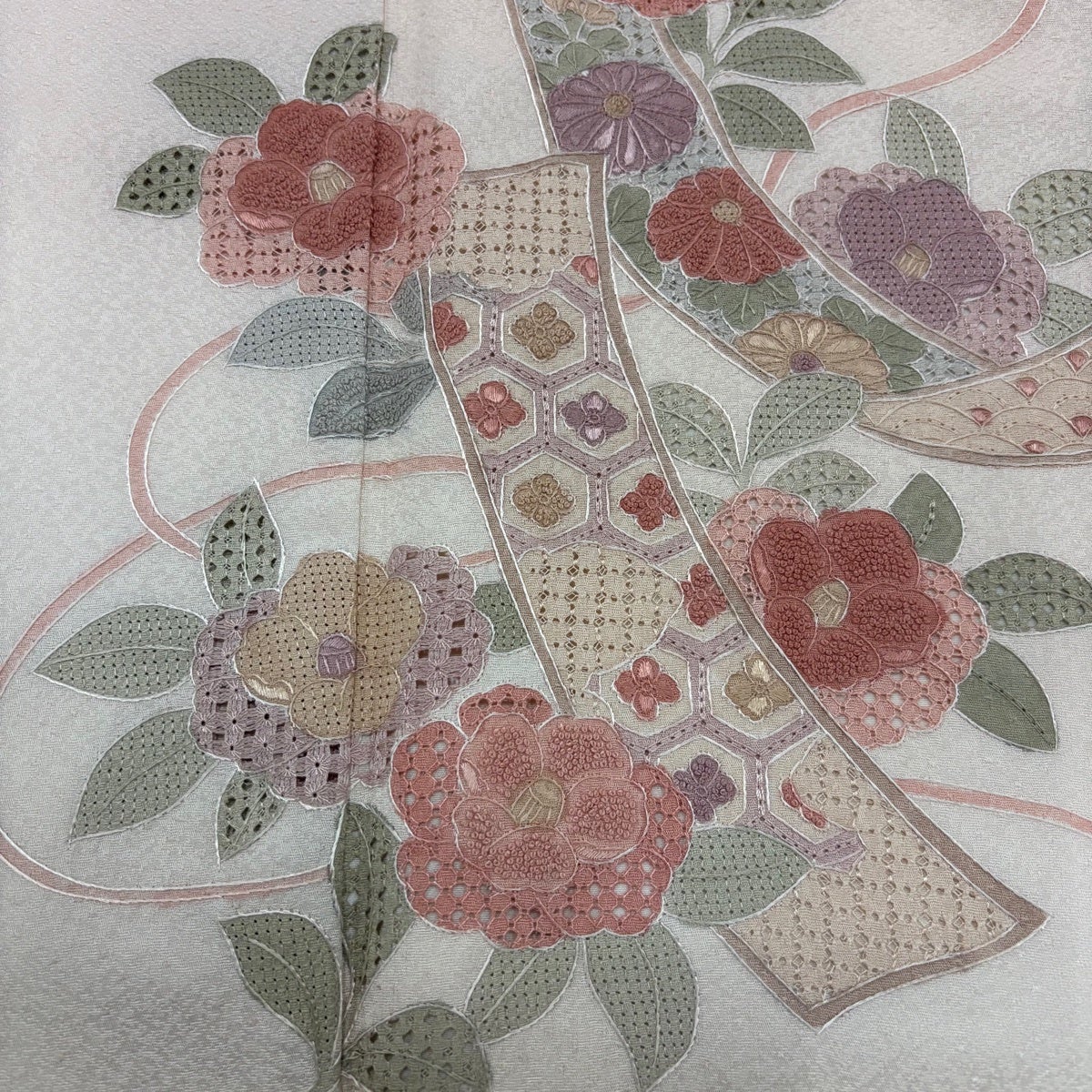 美品】 付下げ 身丈154cm 裄丈62cm S 袷 短冊 草花 刺繍 ぼかし 薄
