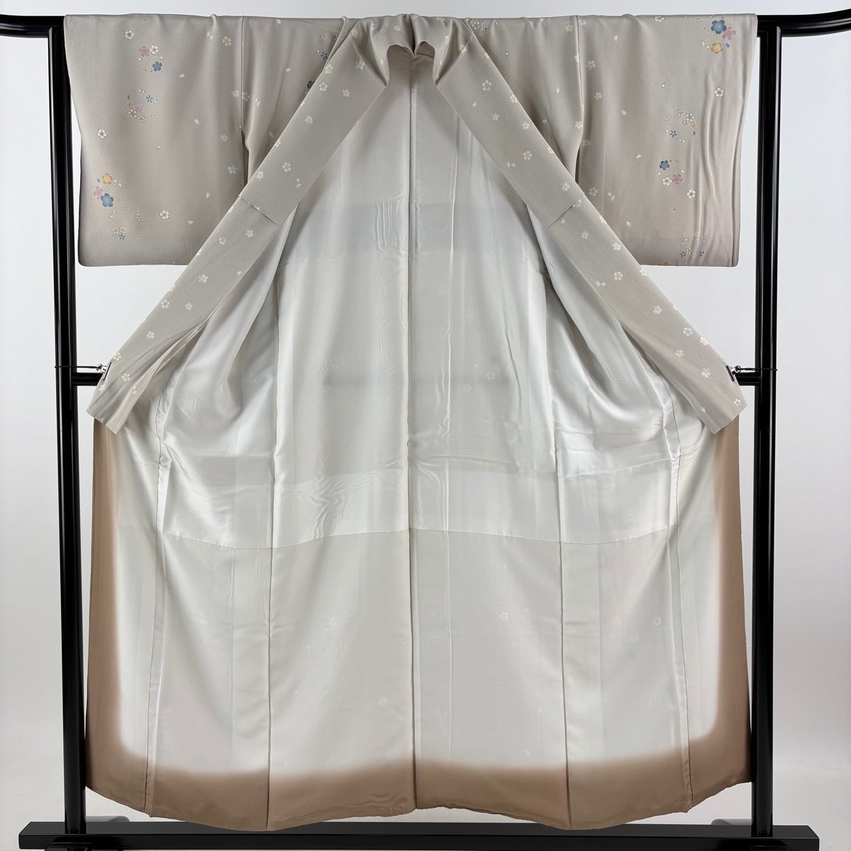 小紋 身丈153.5cm 裄丈63.5cm S 袷 桜 桜の花びら 金彩 薄茶色 正絹