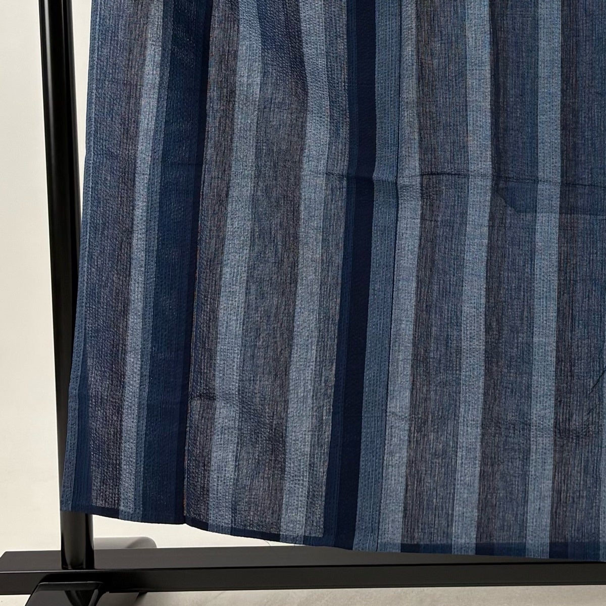 美品】 紬 身丈157cm 裄丈63.5cm S 薄物 夏紬 バチ衿 縦縞 紺色 正絹