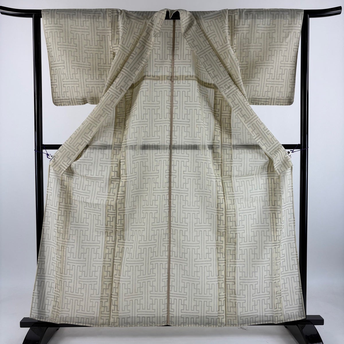 美品】 紬 身丈161cm 裄丈64cm M 薄物 夏紬 幾何学 クリーム 正絹 秀品