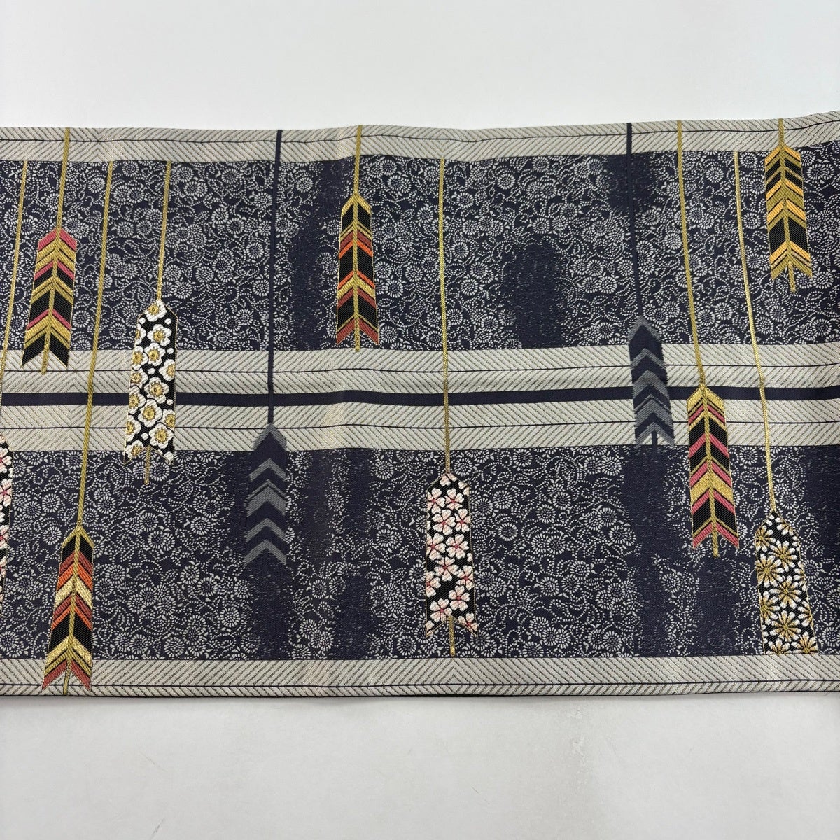 袋帯 秀品 花唐草 矢羽 金糸 濃紺 六通 正絹｜中古・古着・リサイクル
