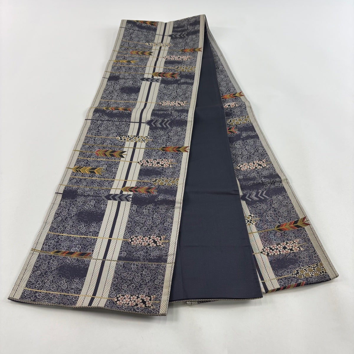 袋帯 秀品 花唐草 矢羽 金糸 濃紺 六通 正絹｜中古・古着・リサイクル