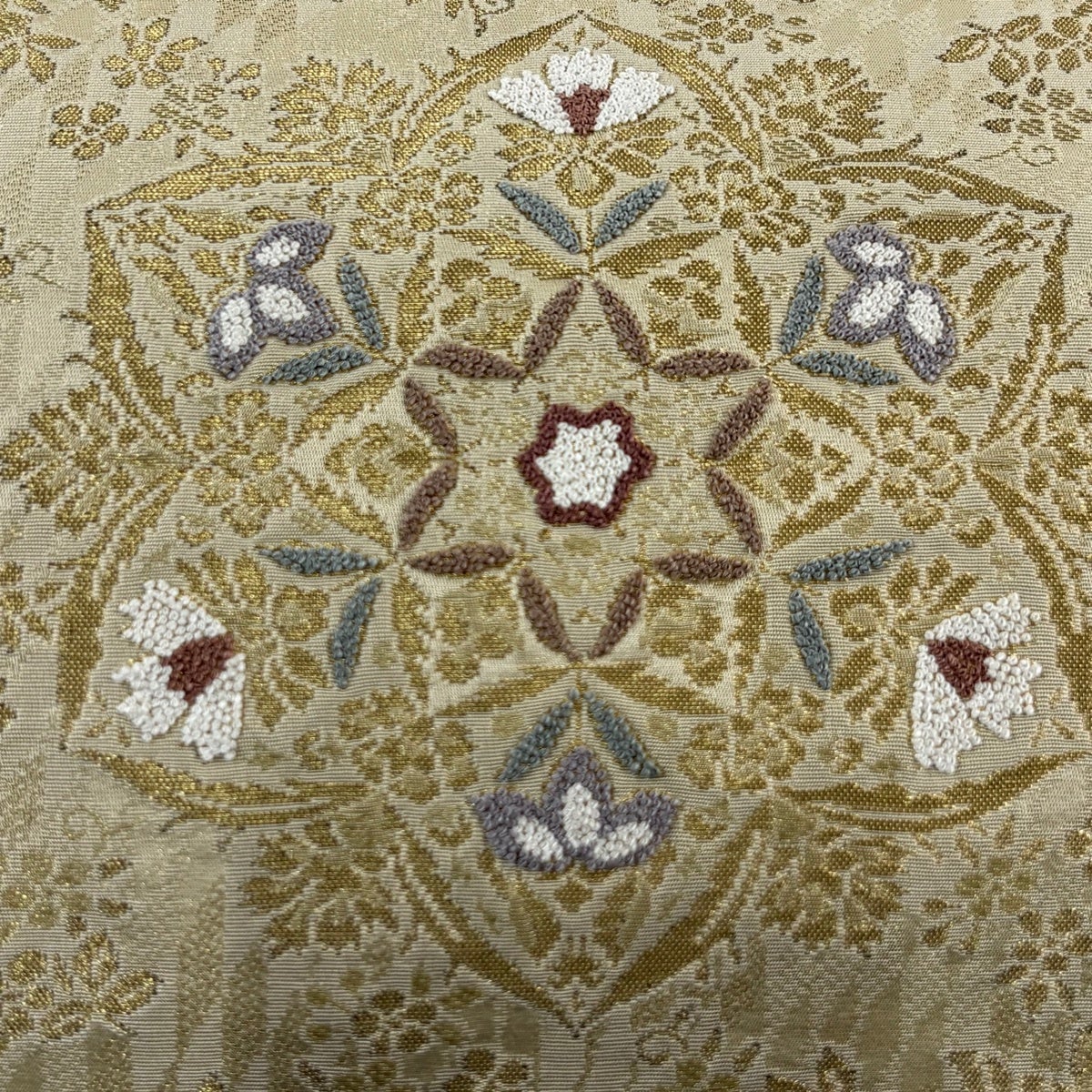 袋帯 秀品 華文 花鳥 金糸 相良刺繍 ベージュ お太鼓柄 正絹｜中古
