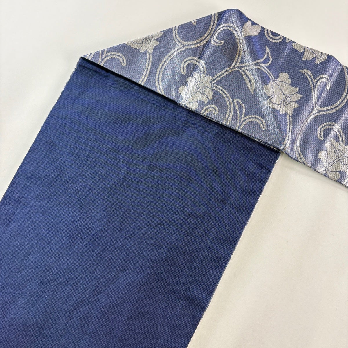 名古屋帯 優品 牡丹唐草 麻の葉 刺繍 銀糸 紺色 正絹｜中古・古着
