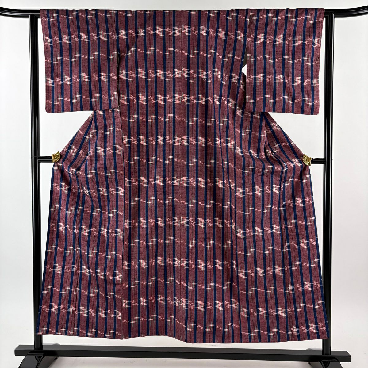 【美品】 紬 身丈170cm 裄丈71cm 正絹 逸品 【中古】 美品】 紬 身丈160cm 裄丈64cm M 単衣 燕 縦縞 紺色 正絹 名品｜中古