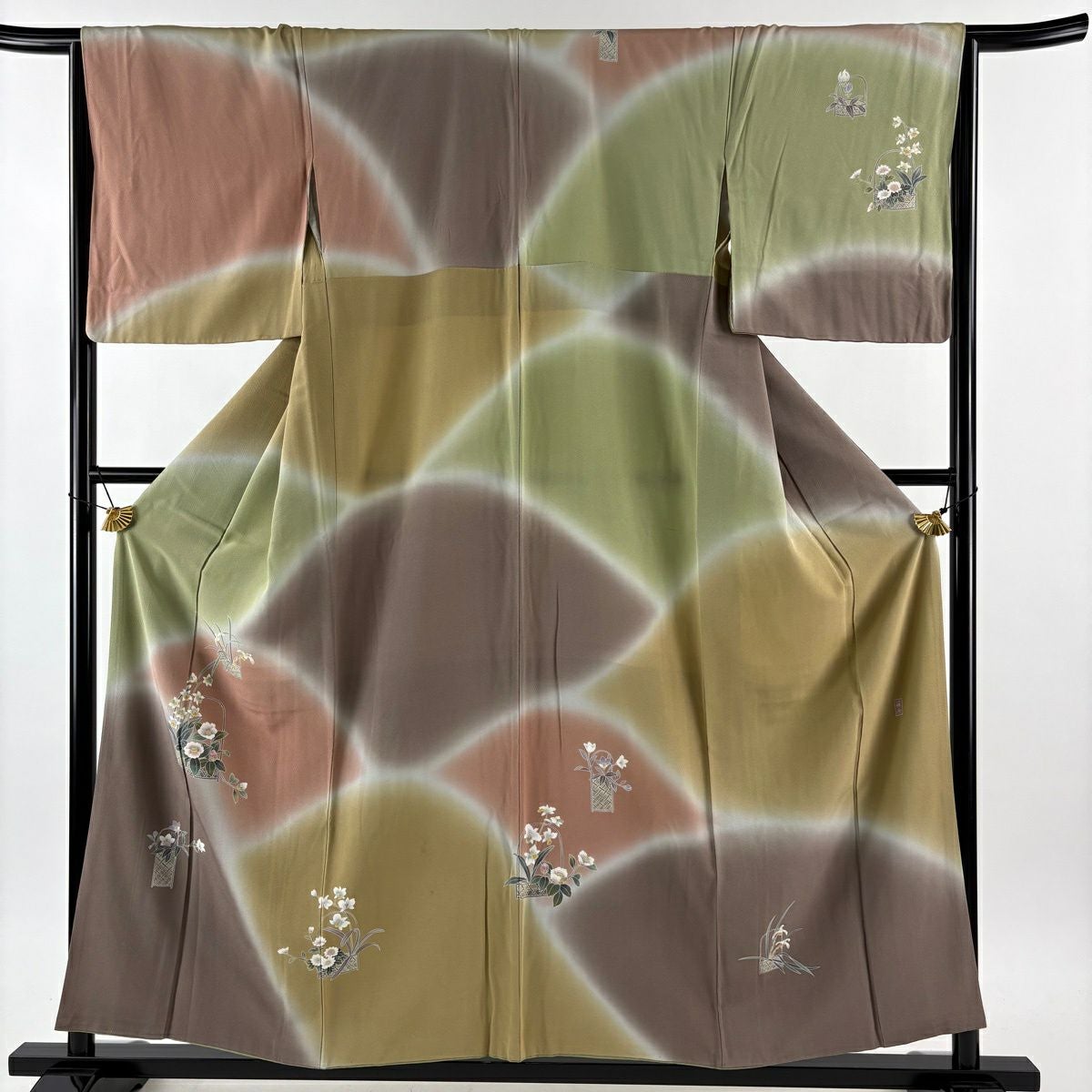 付下げ 美品 秀品 身丈155.5cm 裄丈64.5cm 正絹 【中古】 美品】 付下げ 身丈155.5cm 裄丈64.5cm M 袷 草花 金糸 刺繍 薄緑 正絹