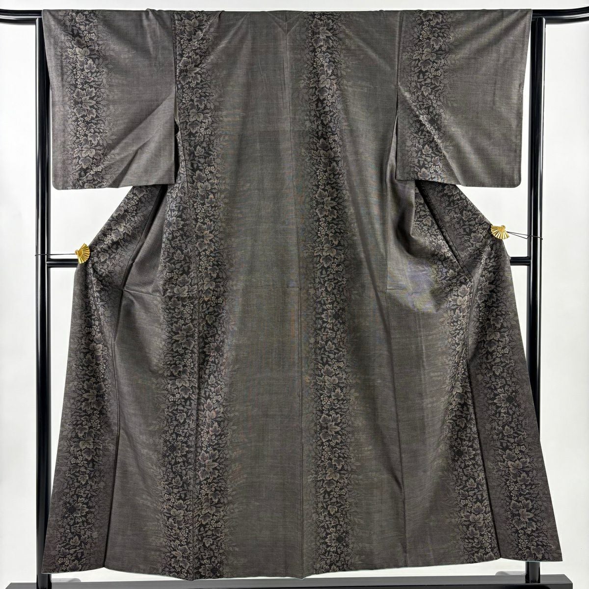 美品】 大島紬 身丈156cm 裄丈64cm M 袷 純泥染 証紙あり 葉柄 焦茶色