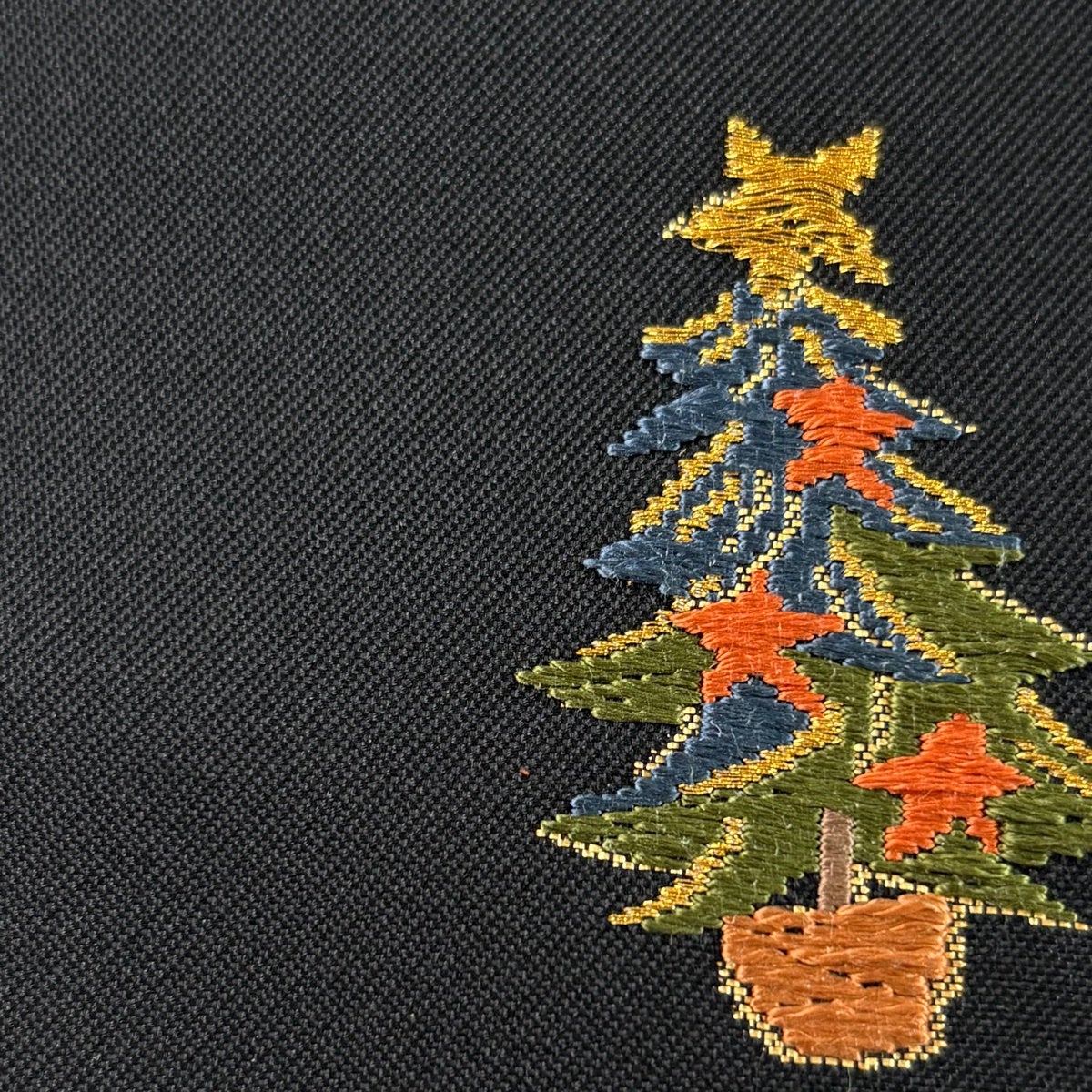反物 逸品 帯反物 サンタ ツリー 刺繍 金糸 黒 正絹｜中古・古着