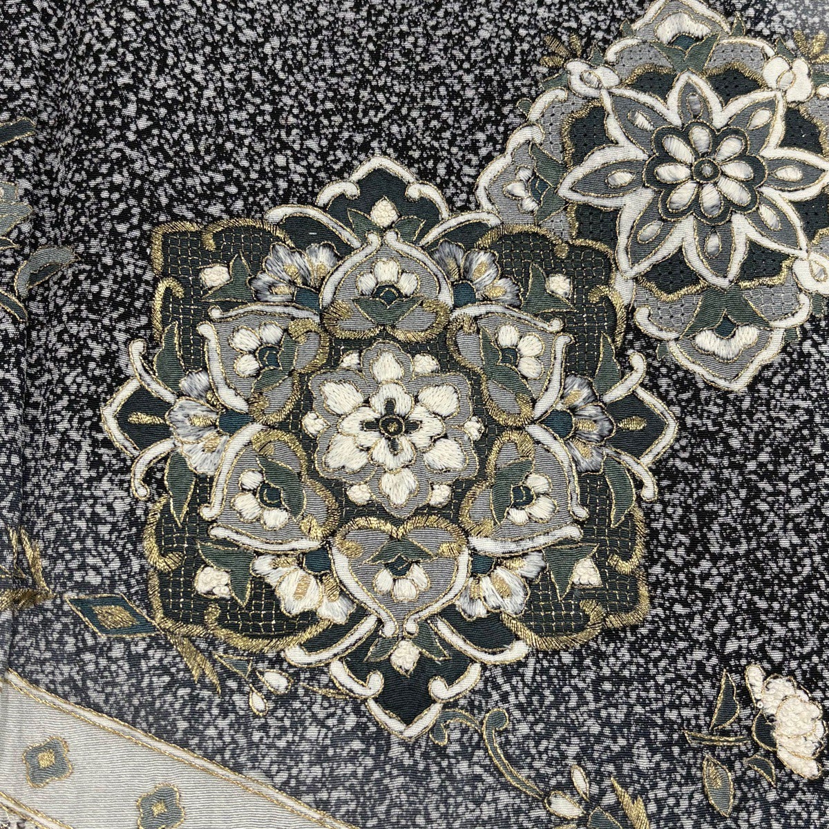 美品】 訪問着 身丈155cm 裄丈64cm M 袷 華文 草花 刺繍 金糸 黒 正絹
