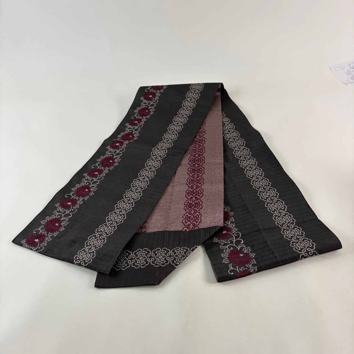 名古屋帯 秀品 八寸名古屋帯 松葉仕立て 花唐草 黒灰 正絹｜中古・古着