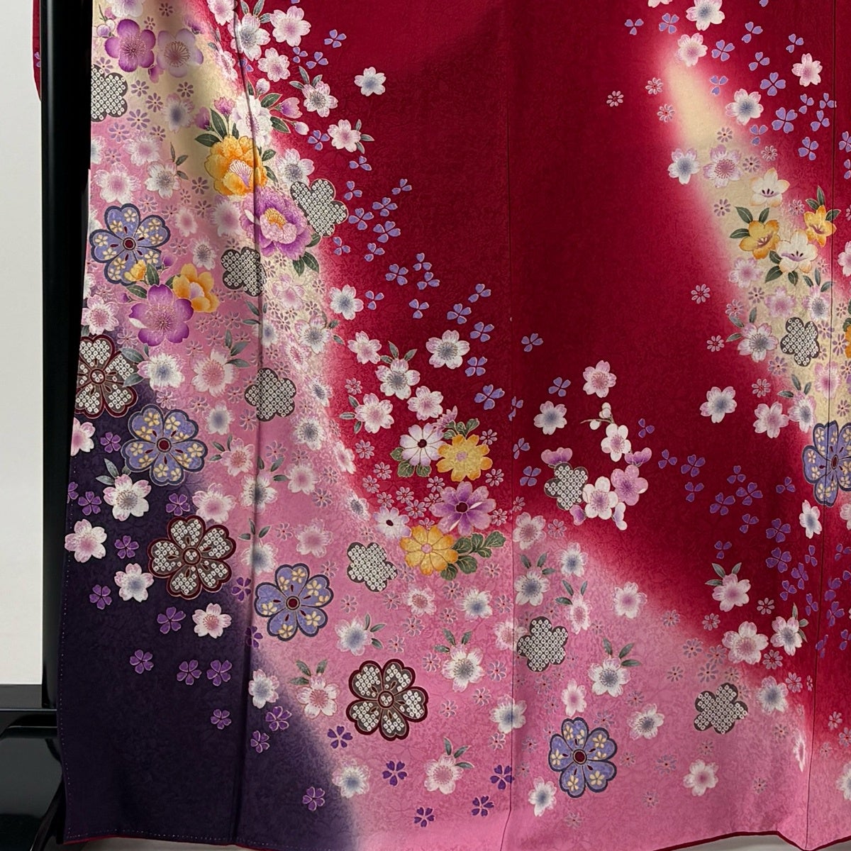 振袖 身丈168cm 裄丈67.5cm L 袷 草花 桜 金彩 ぼかし 赤 正絹 名品
