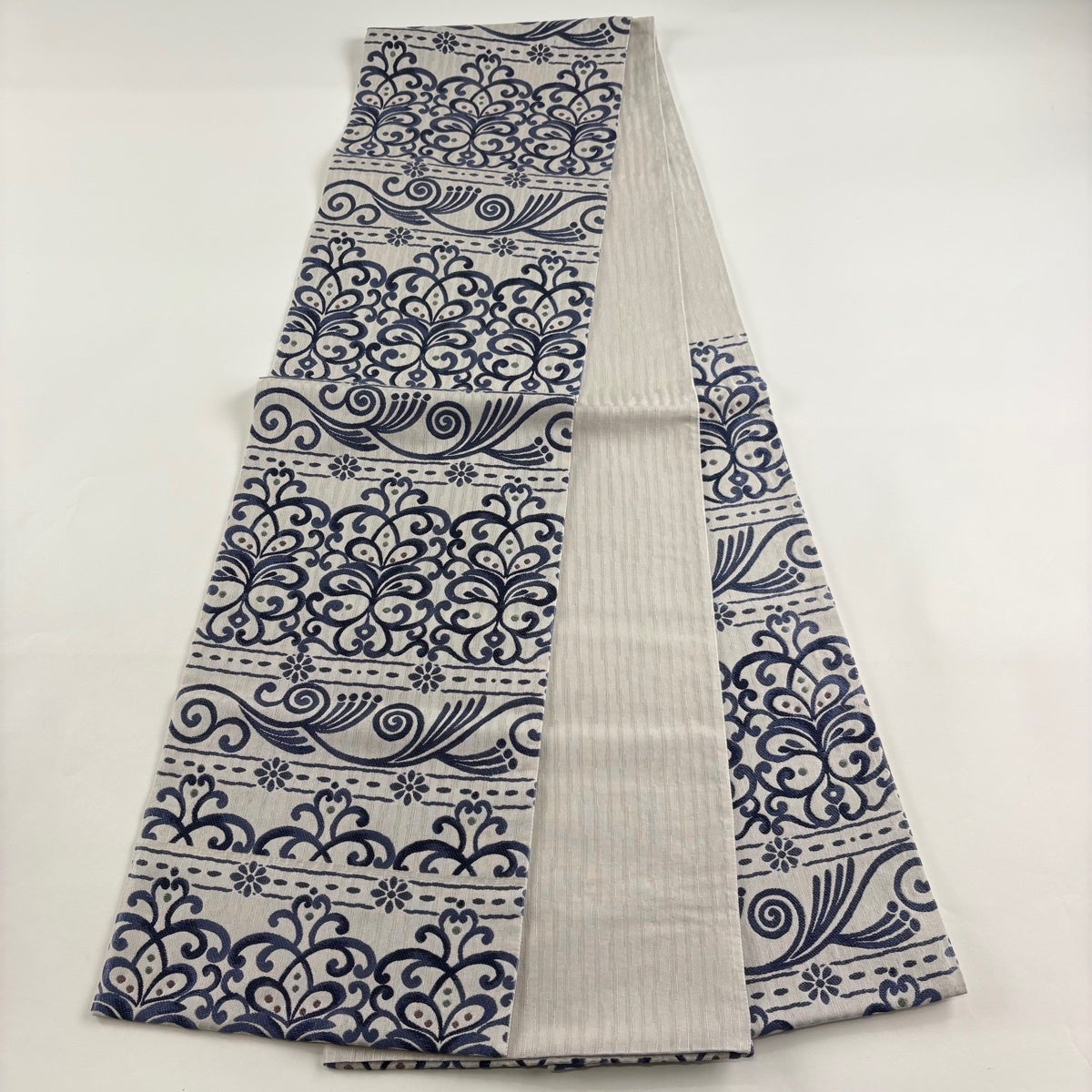 特選 夏物 袋帯 中古 リサイクル 正絹 カジュアル 仕立て上がり 六通 相良刺繍 花模様 銀通し 灰白色 多色 きもの北條 A1149-15 特選 夏物 袋帯 中古 リサイクル 正絹 カジュアル 仕立て上がり 六通