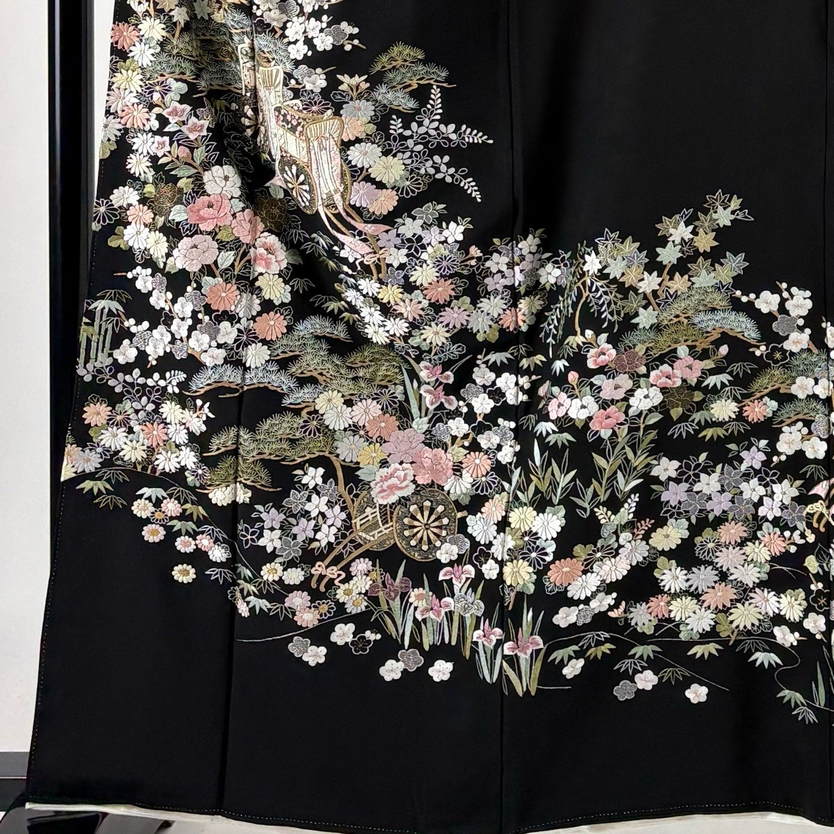 美品】 黒留袖 身丈159cm 裄丈66cm M 袷 御所車 松竹梅 金銀糸 刺繍 黒