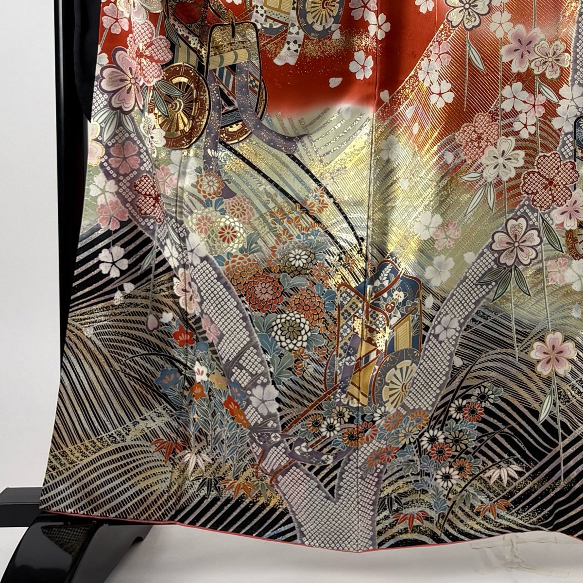 美品】 振袖 身丈161cm 裄丈66cm M 袷 御所車 桜 金糸 金銀彩 サーモン