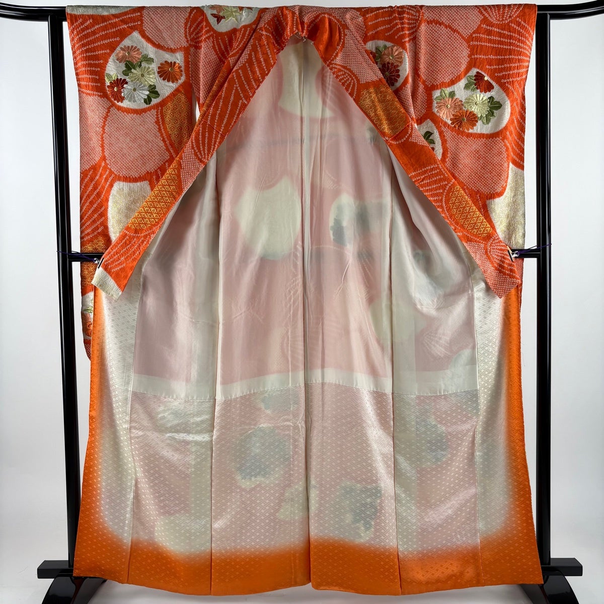 振袖 身丈161.5cm 裄丈61.5cm S 袷 菊 牡丹 刺繍 絞り オレンジ 正絹