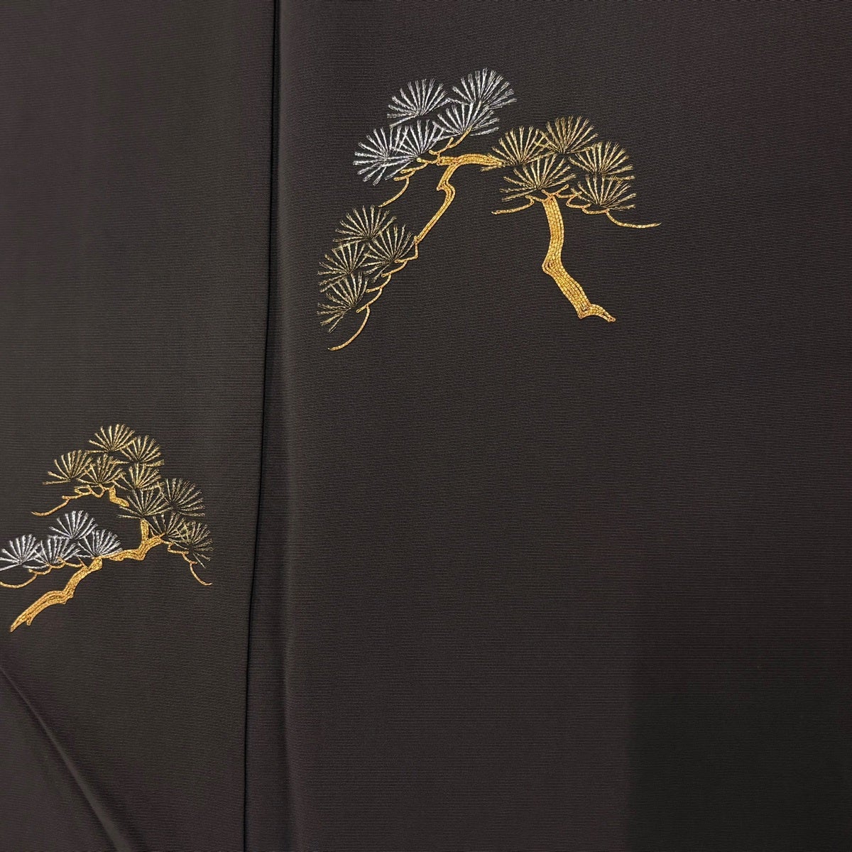 付下げ 身丈162.5cm 裄丈62.5cm S 袷 松 草花 金銀糸 刺繍 茶紫 正絹