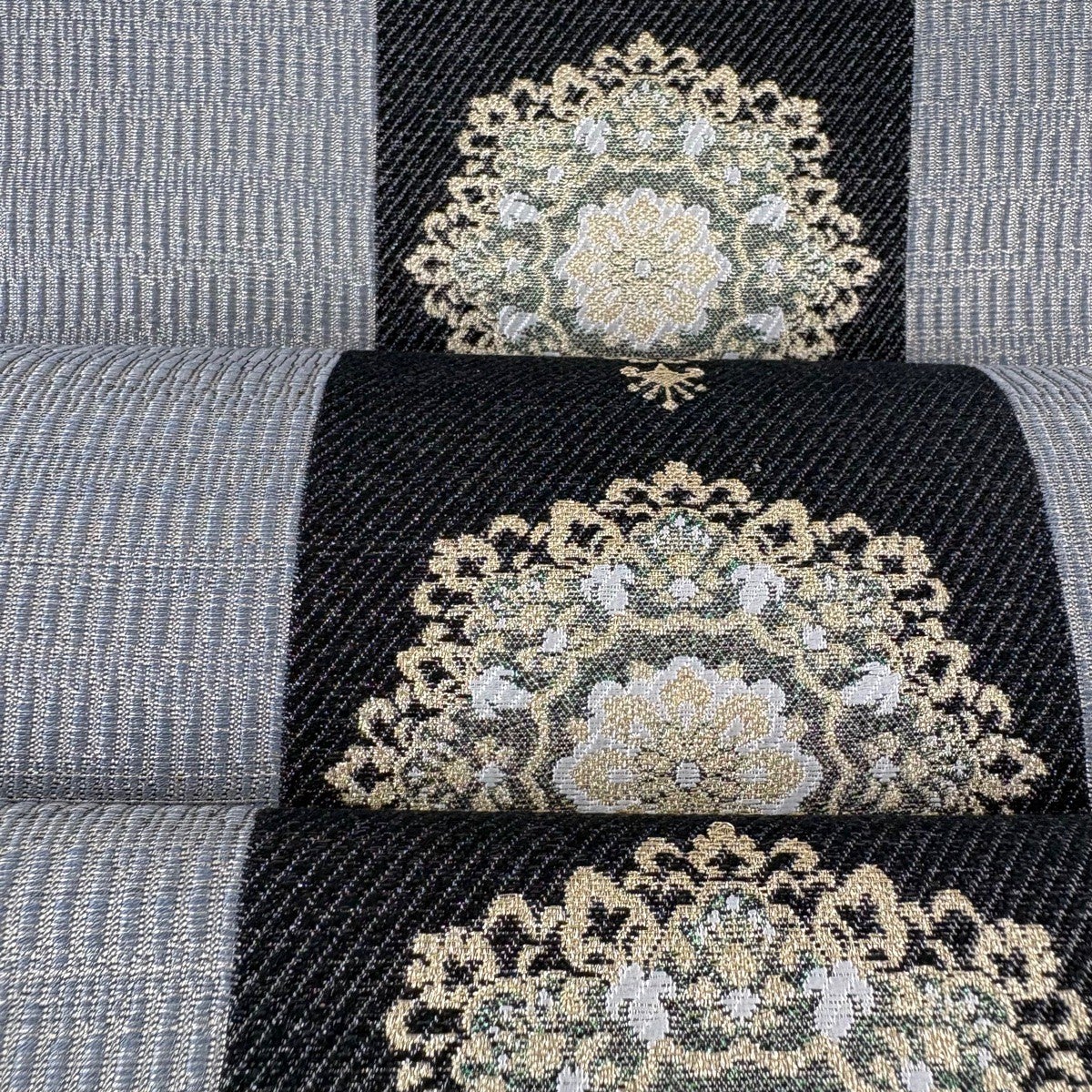美品】 袋帯 秀品 華文 金糸 箔 灰色 六通 正絹｜中古・古着