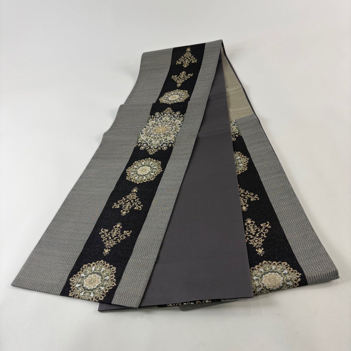 美品】 袋帯 秀品 華文 金糸 箔 灰色 六通 正絹｜中古・古着