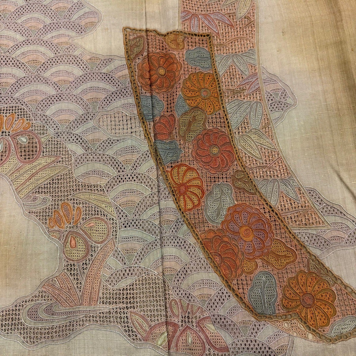 付下げ 身丈159cm 裄丈66.5cm M 袷 紬地 短冊 青海波 刺繍 ぼかし 薄茶