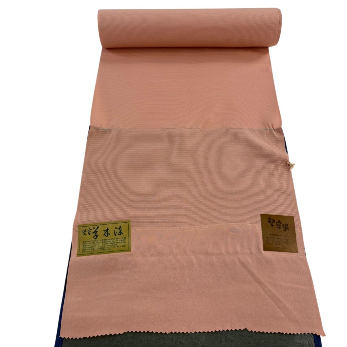 未仕立て　華古典　反物　正絹　絹100% 生地　布　和装　着物用品 未仕立て品 中古 きもの反物 本場久米島紬 柄物 白 正絹 着物 生地 布