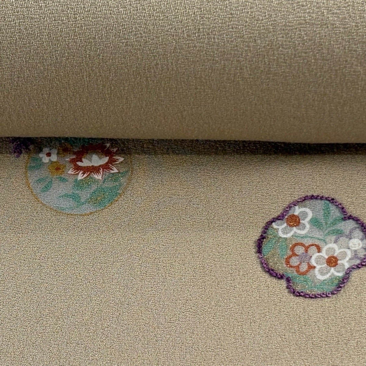 反物 秀品 付下げ 草花 刺繍 金彩 薄茶色 正絹｜中古・古着