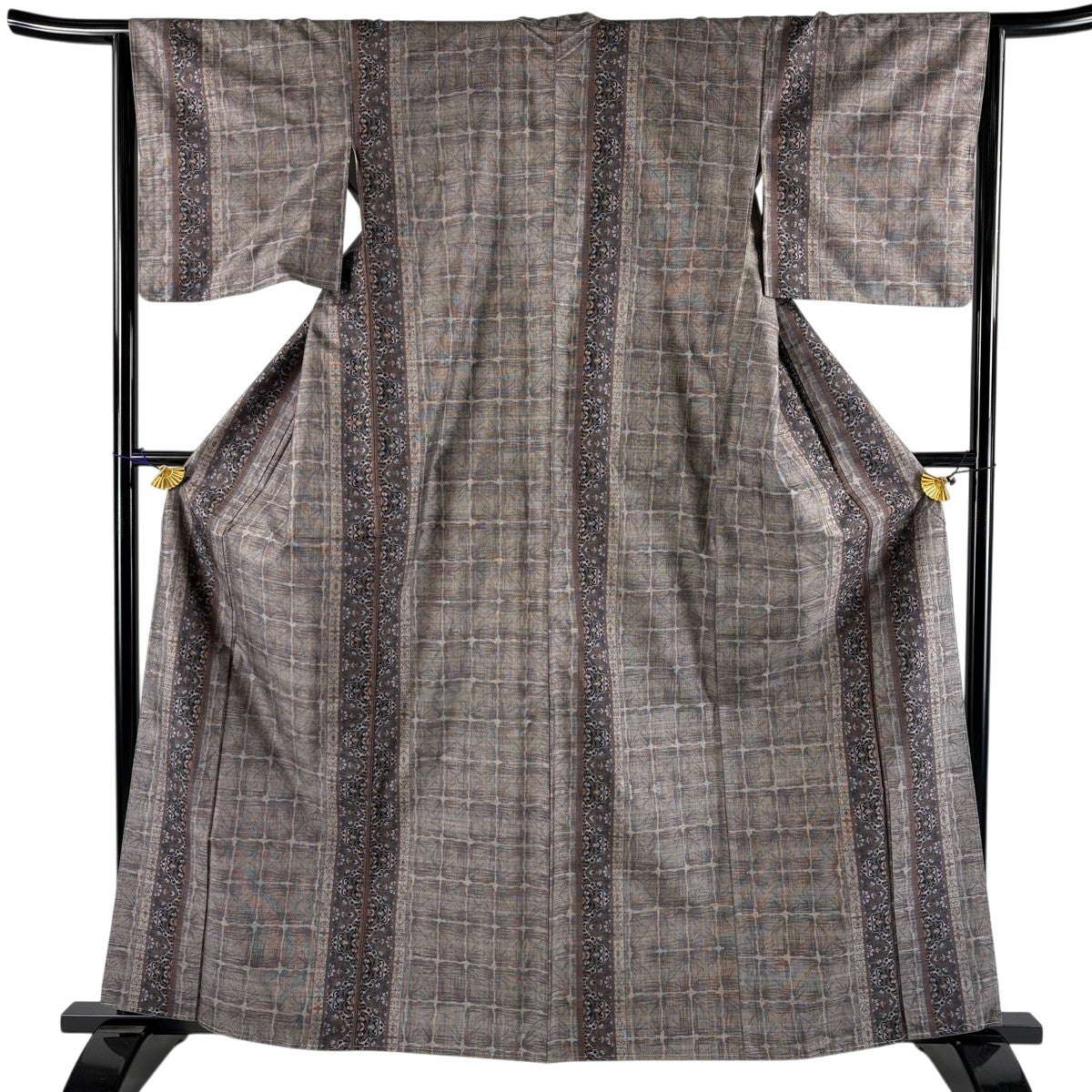 美品】 紬 身丈162cm 裄丈66cm M 単衣 建物 樹木 灰茶 正絹 秀品｜中古