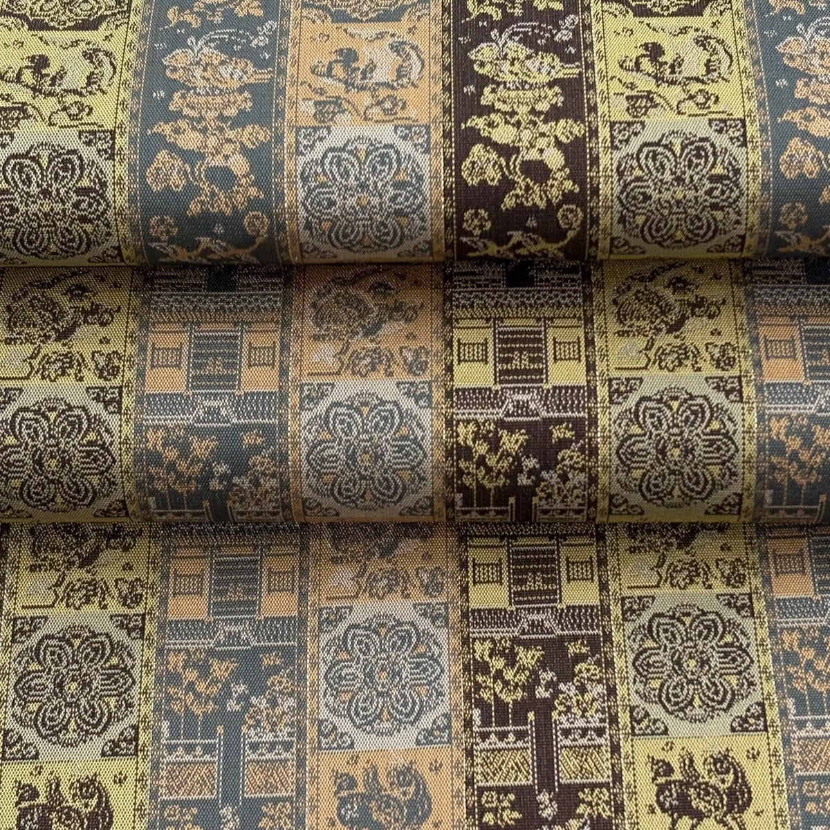 開き名古屋帯 逸品 龍村美術織物 比翼仕立て 紅牙瑞錦 金銀糸 薄黄土色