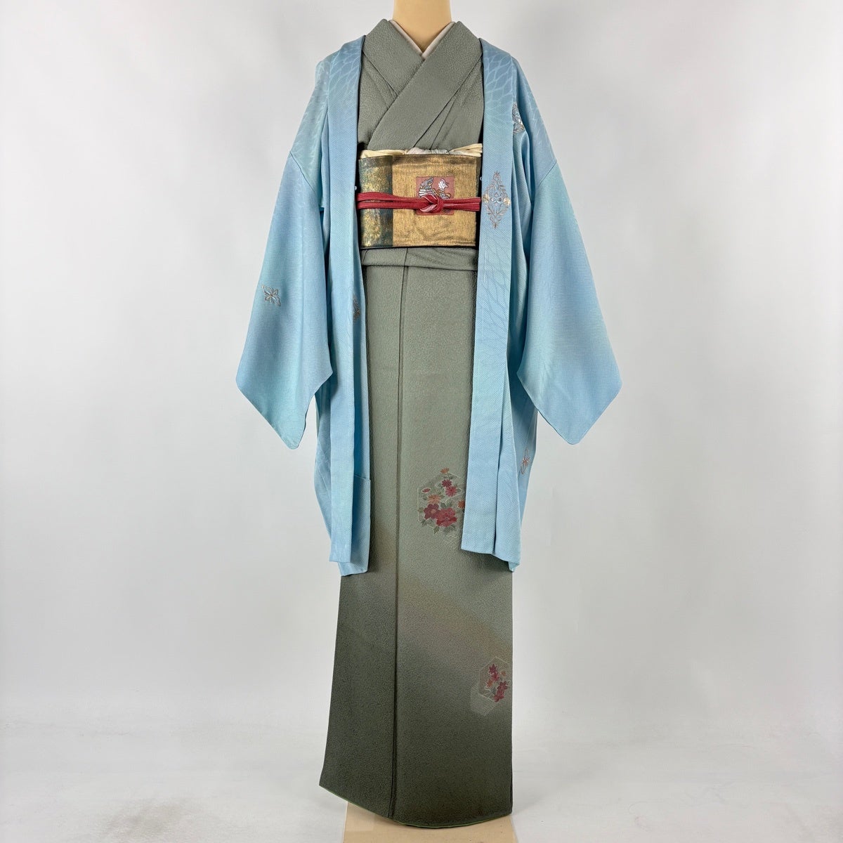 美品】 羽織 身丈96.5cm 裄丈70.5cm L 菱 草花 刺繍 金銀糸 水色 正絹
