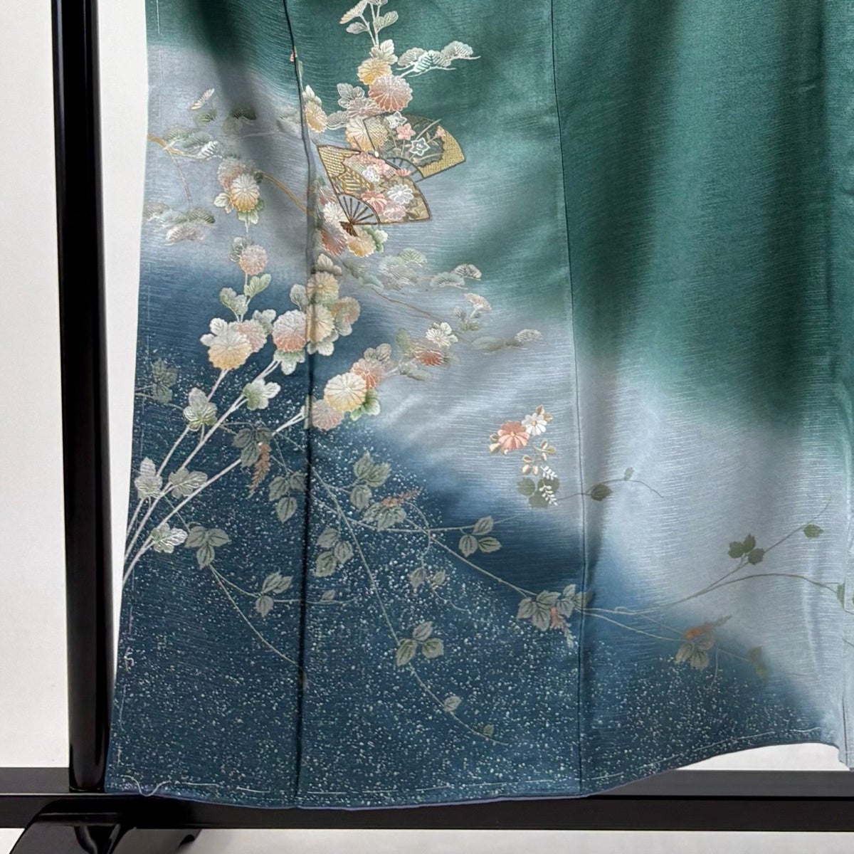 付下げ 身丈156cm 裄丈67cm M 袷 扇 菊 刺繍 金銀彩 緑 正絹 秀品