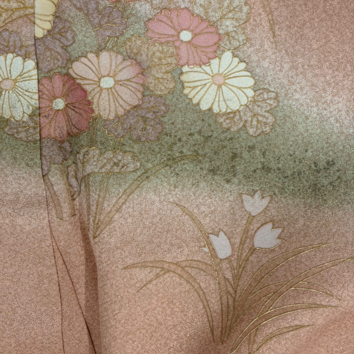 付下げ 身丈158cm 裄丈62cm S 袷 菊 牡丹 金彩 ぼかし サーモンピンク