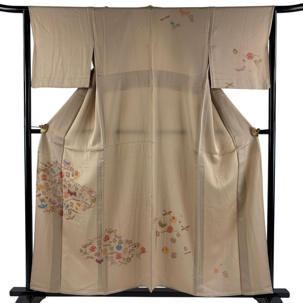 付下げ 身丈156.5cm 裄丈64cm M 単衣 宝尽くし 薄茶色 正絹 秀品｜中古