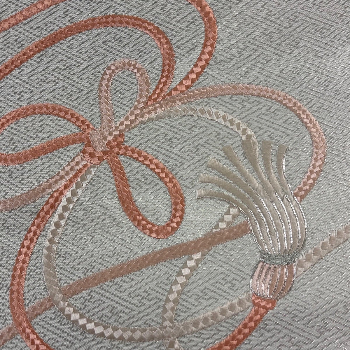 名古屋帯 優品 関西仕立て 組紐 紗綾形 箔 刺繍 灰白 正絹｜中古・古着