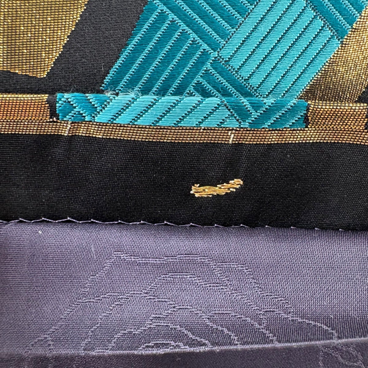 袋帯 名品 草野一騎 落款あり 網代 幾何学模様 箔 黒 六通 正絹｜中古