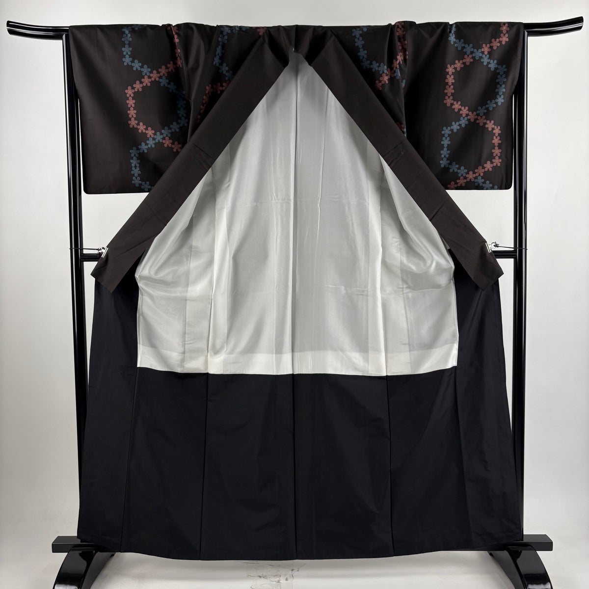 紬 身丈162cm 裄丈66cm M 袷 梅 墨色 正絹 秀品｜中古・古着