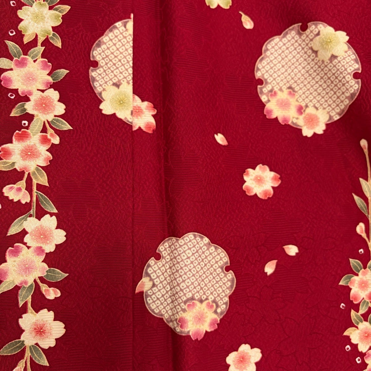 振袖 身丈155.5cm 裄丈64cm M 袷 桜 雪輪 金彩 赤 正絹 秀品｜中古