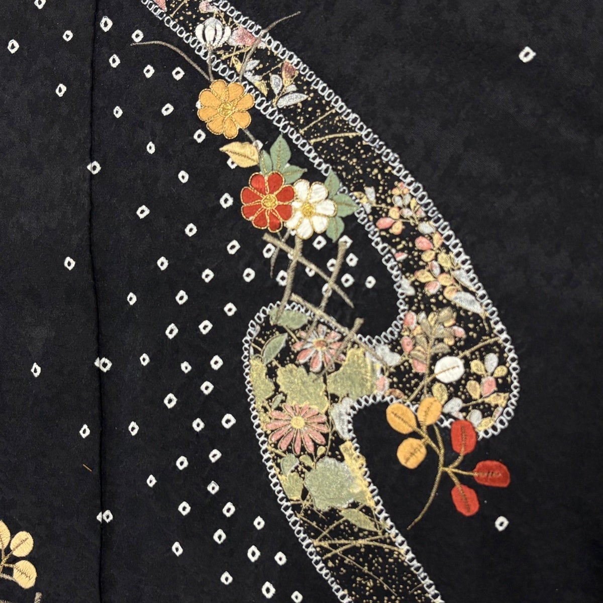 訪問着 身丈158cm 裄丈65cm M 袷 草花 幾何学模様 刺繍 絞り 黒 正絹