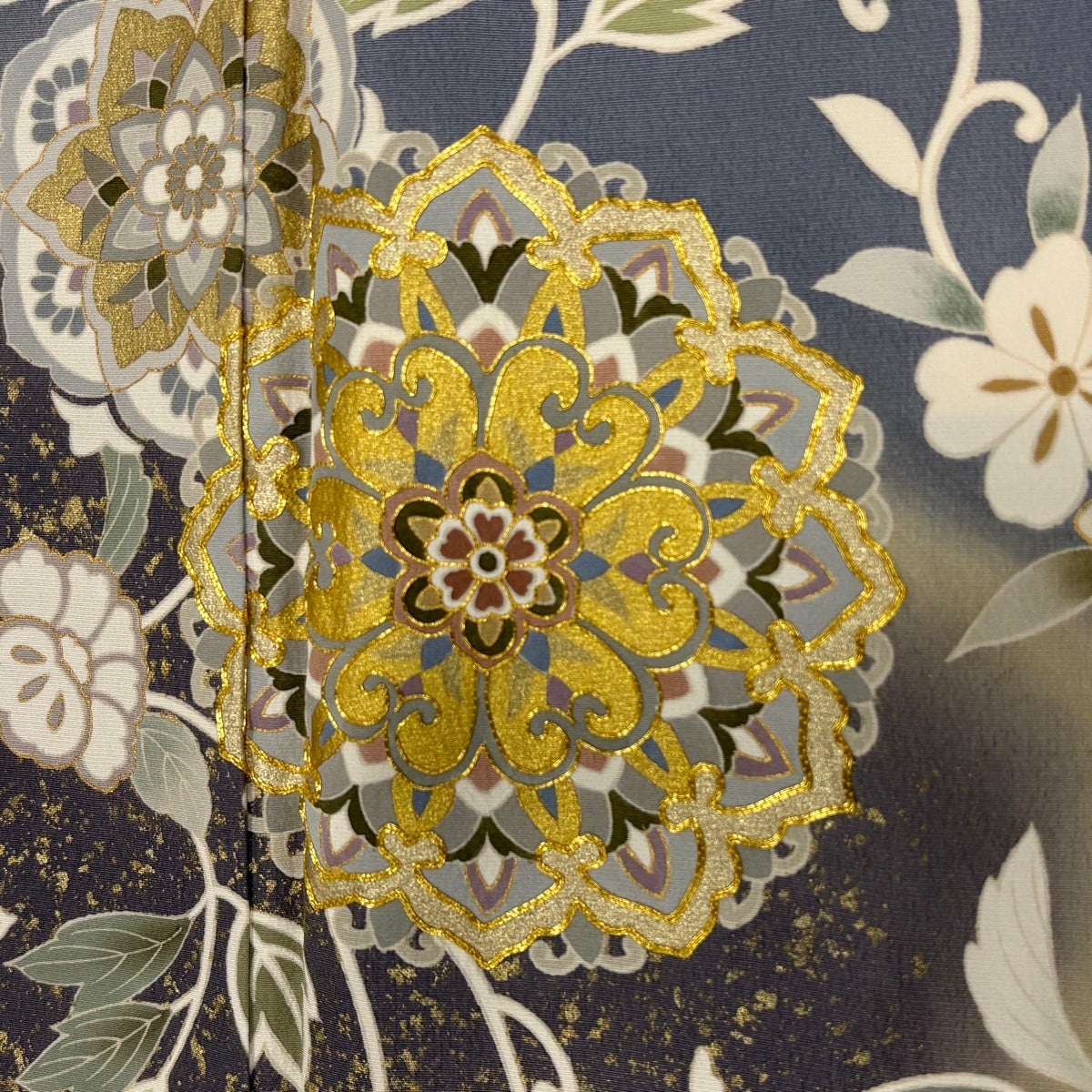色留袖 身丈165.5cm 裄丈65.5cm M 袷 落款あり 華文 花唐草 金糸 金彩