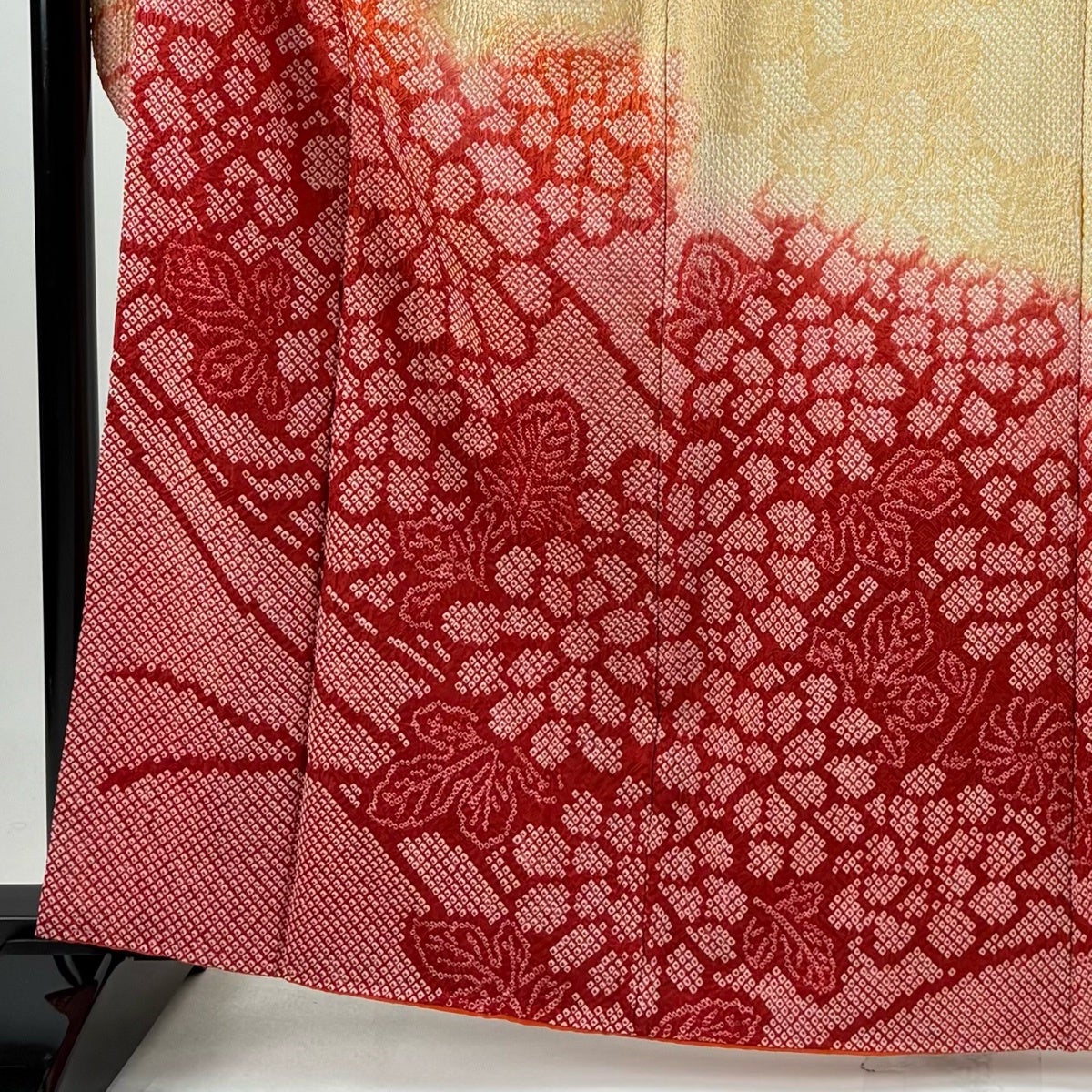 美品】 振袖 身丈163.5cm 裄丈66cm M 袷 菊 総絞り ぼかし 薄オレンジ