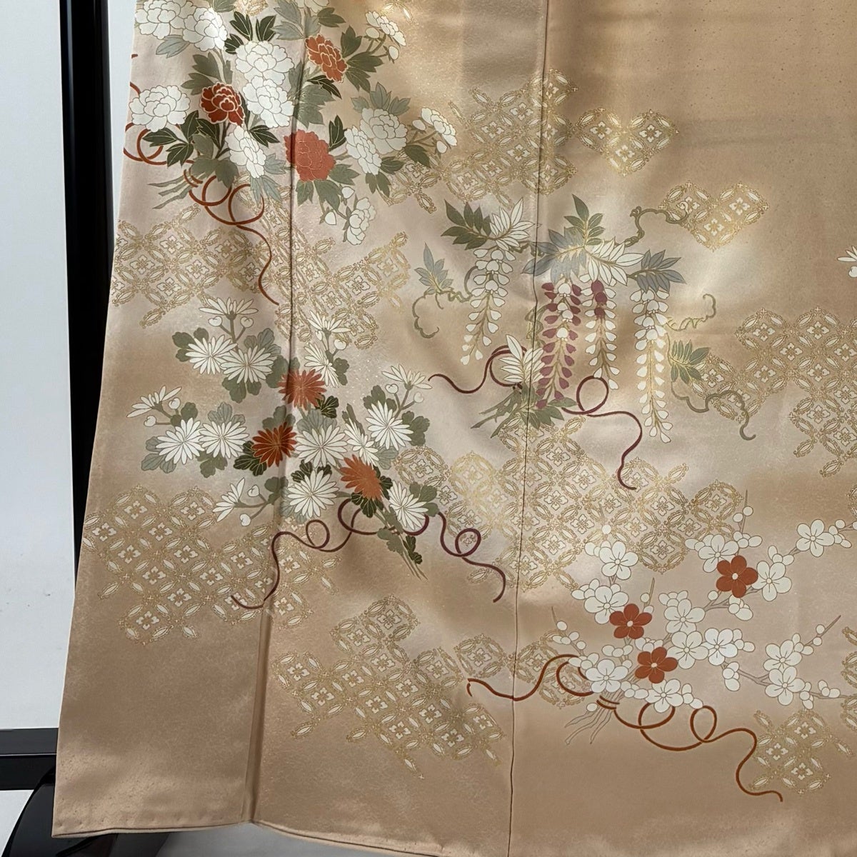 訪問着 身丈166cm 裄丈65cm M 袷 落款あり 牡丹 七宝 金彩 ぼかし 薄茶