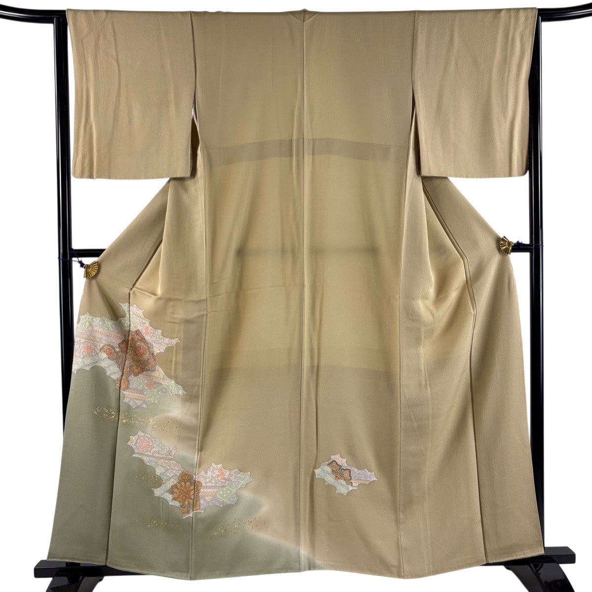 付下げ 身丈159cm 裄丈65cm M 袷 逆さ雲取り 華文 刺繍 金銀彩 薄茶色