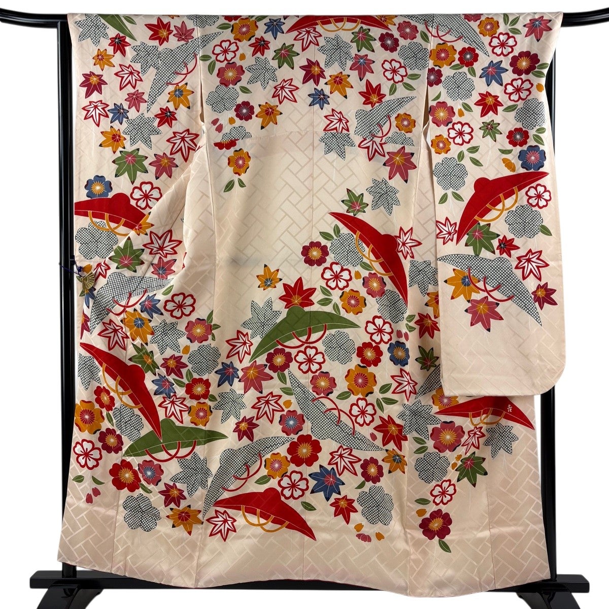 美品】 開き名古屋帯 逸品 栗山吉三郎 落款あり 雲文 草花 縮緬 赤紫