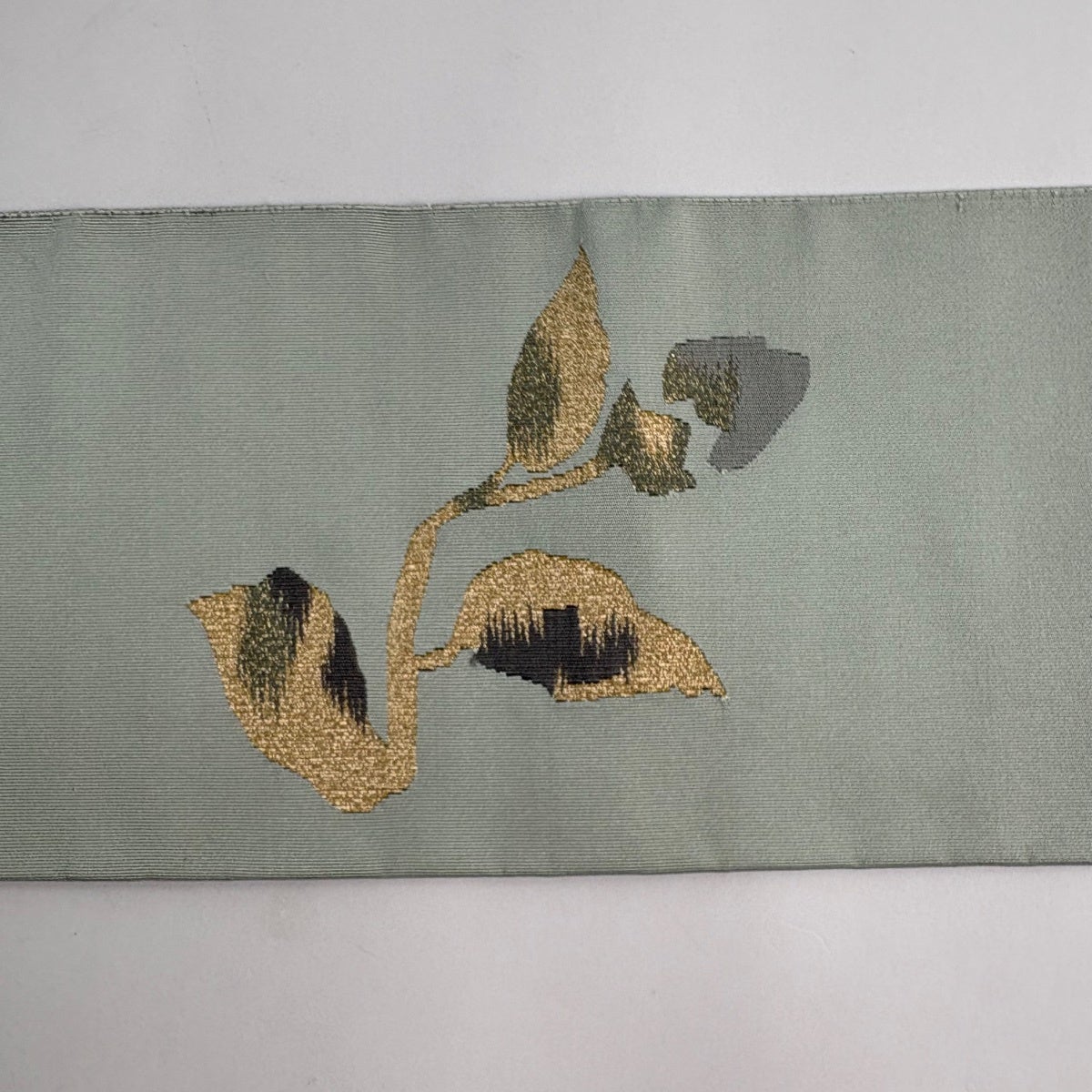 美品】 名古屋帯 秀品 落款あり 草花 金銀糸 薄緑 正絹｜中古・古着
