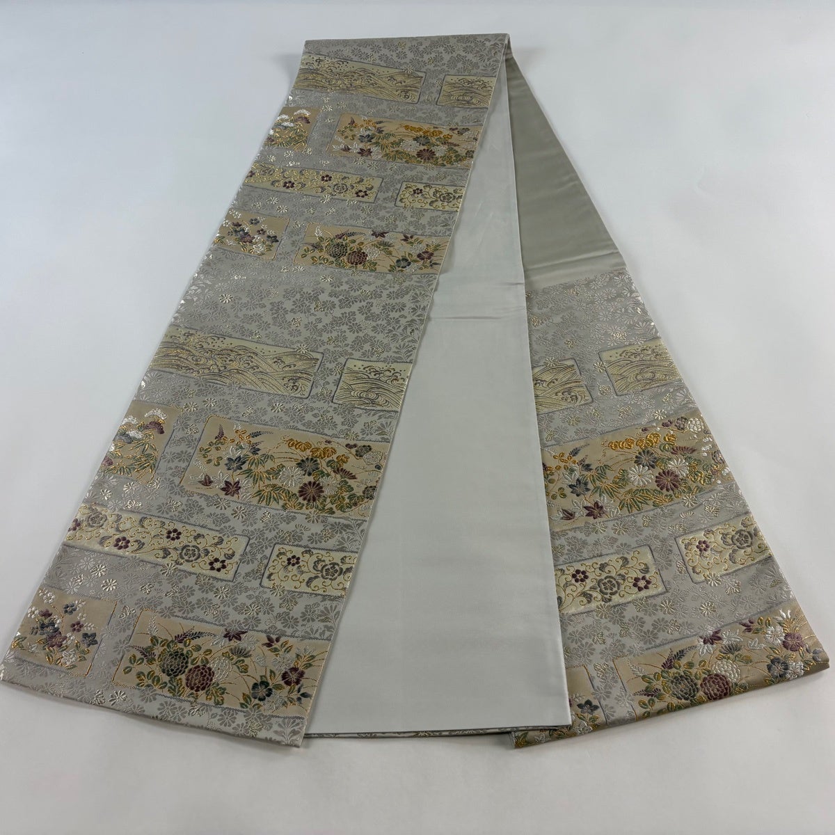 美品】 袋帯 秀品 秋草 花唐草 金銀糸 箔 灰色 六通 正絹｜中古・古着