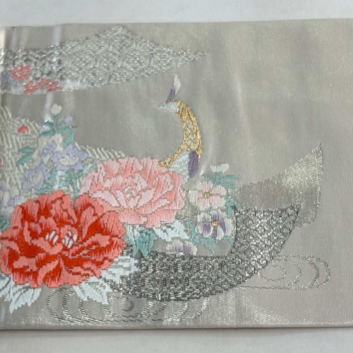 名古屋帯 優品 孔雀 牡丹 箔 金糸 灰白 正絹｜中古・古着・リサイクル