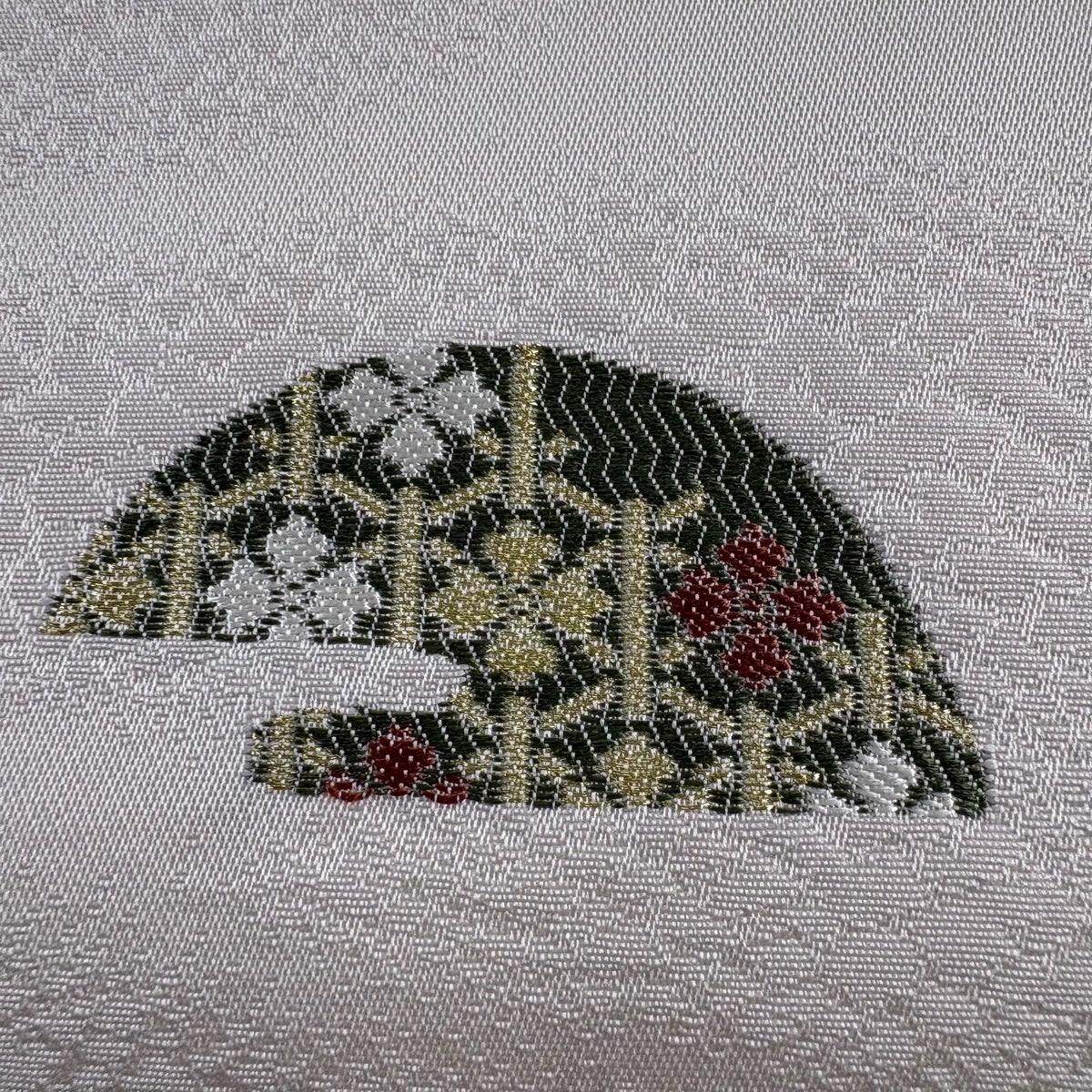 美品】 名古屋帯 秀品 やまと 桜 ヱ霞 金糸 灰白 正絹｜中古・古着
