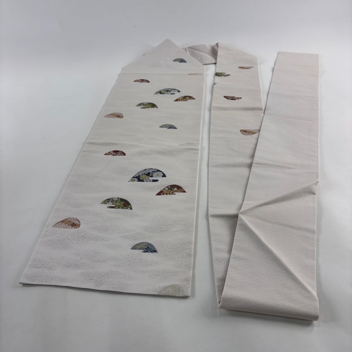 美品】 名古屋帯 秀品 やまと 桜 ヱ霞 金糸 灰白 正絹｜中古・古着