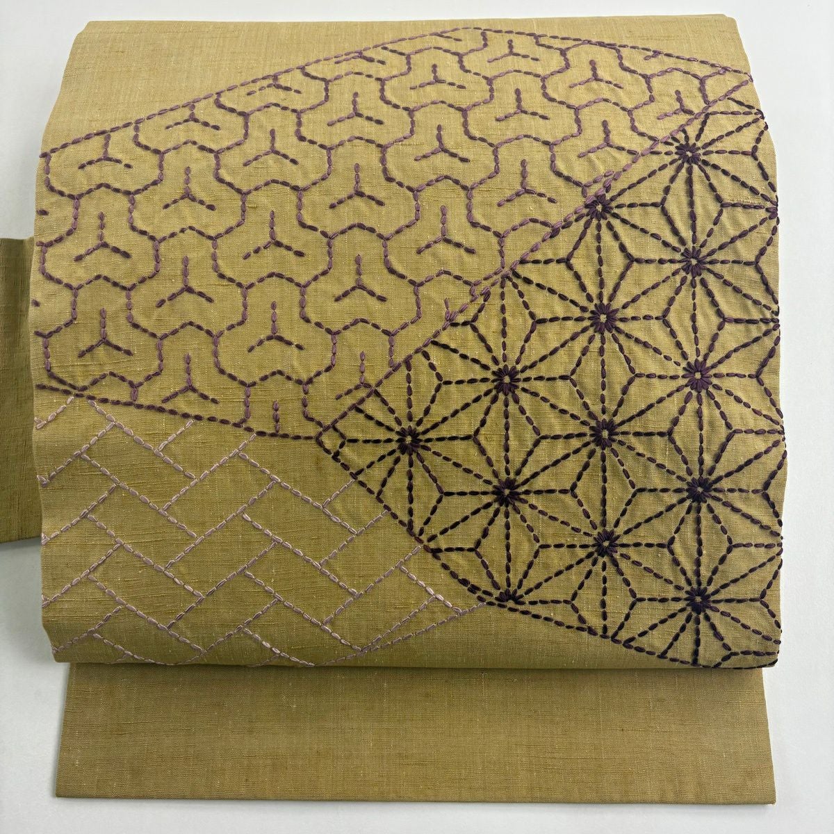 m-109 刺し子 刺繍　紬　花 名古屋帯 正絹 名古屋帯 名品 紬地 雪輪 七宝 刺し子刺繍 ベージュ 正絹｜中古・古着