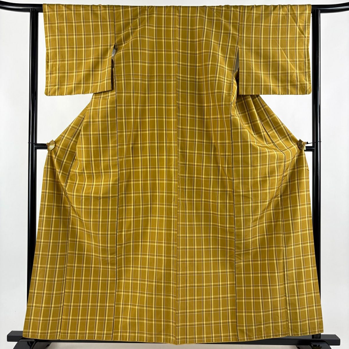 美品】 紬 身丈168cm 裄丈67cm M 単衣 格子 地紋 花織 山吹茶色 正絹