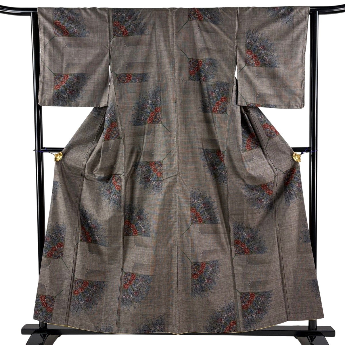 【美品】 紬 身丈155cm 裄丈65cm 正絹 秀品 【中古】 美品】 紬 身丈155cm 裄丈63.5cm S 袷 草花 唐草 灰紫 正絹 秀品｜中古